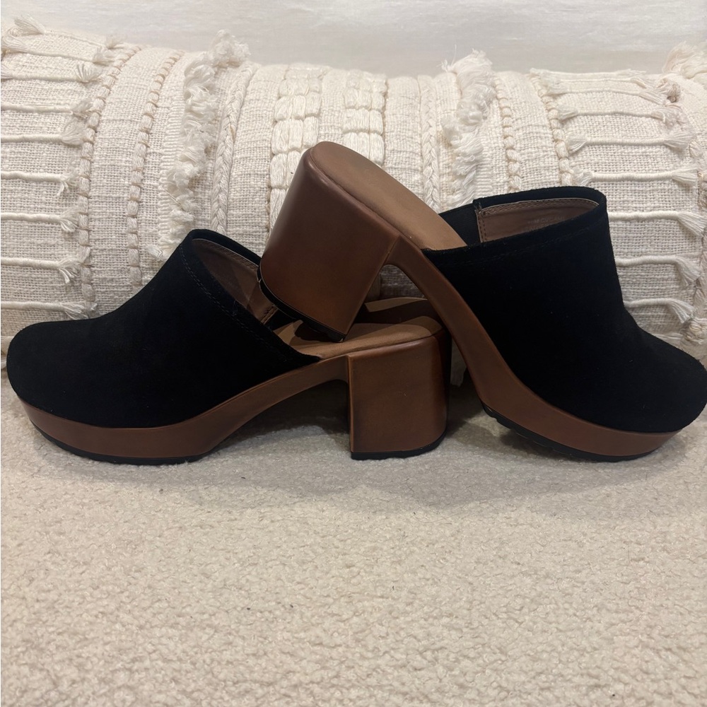Crown Vintage Black and Brown Clogs with Minimalist Design